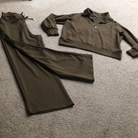 OLIVE GREEN-TRACK SUIT SET/NEW - Picture 1 of 8